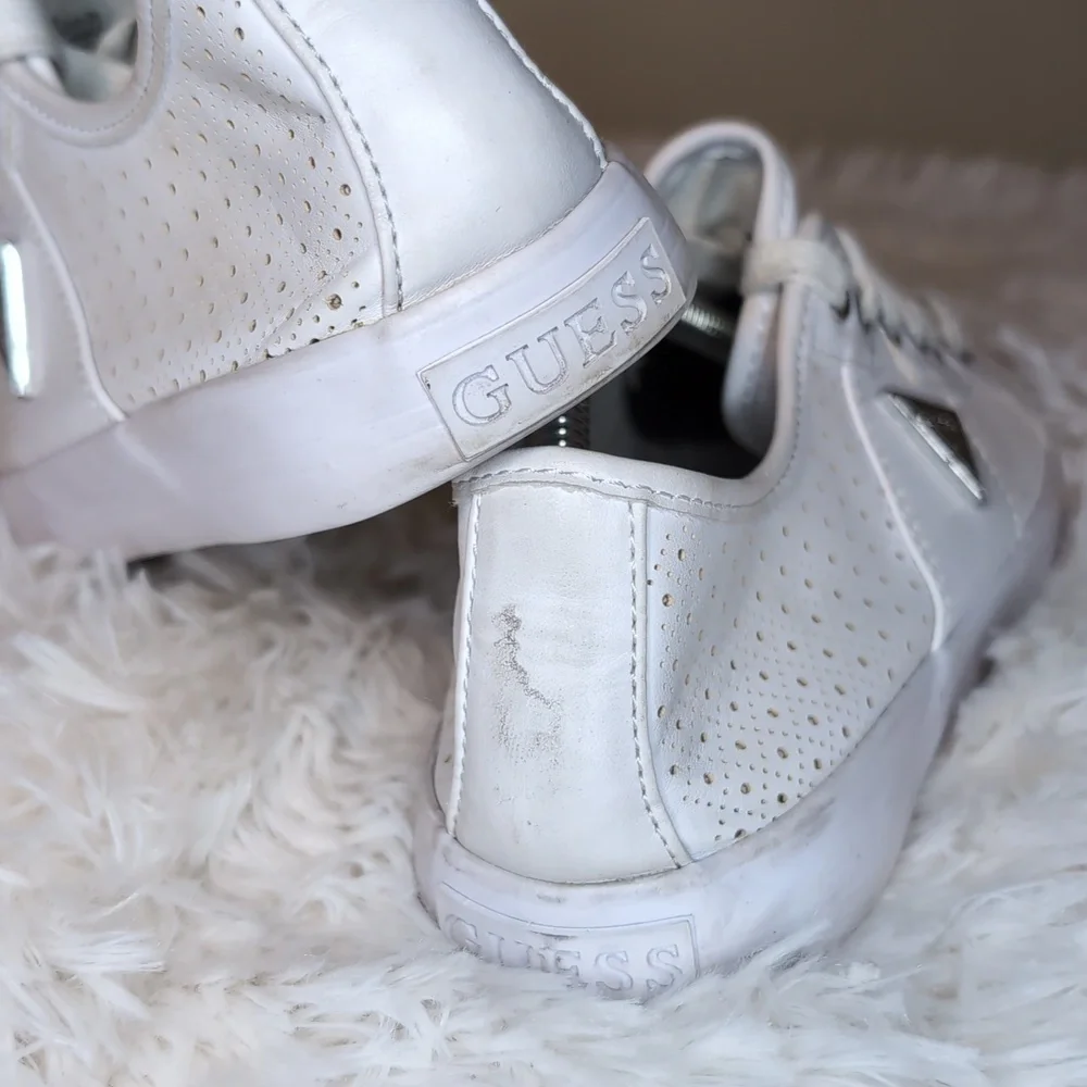 Guess White LEATHER Minimalist Tennis Shoes SZ 7